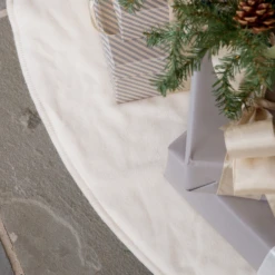 Alpaca Christmas Tree Skirt -THE HOLIDAY SHOP Alpaca Tree Skirt Detail Environmental