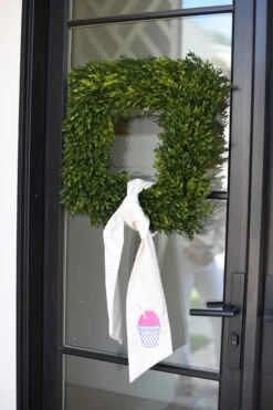 Square Boxwood Wreath -THE HOLIDAY SHOP ECC 0744copy