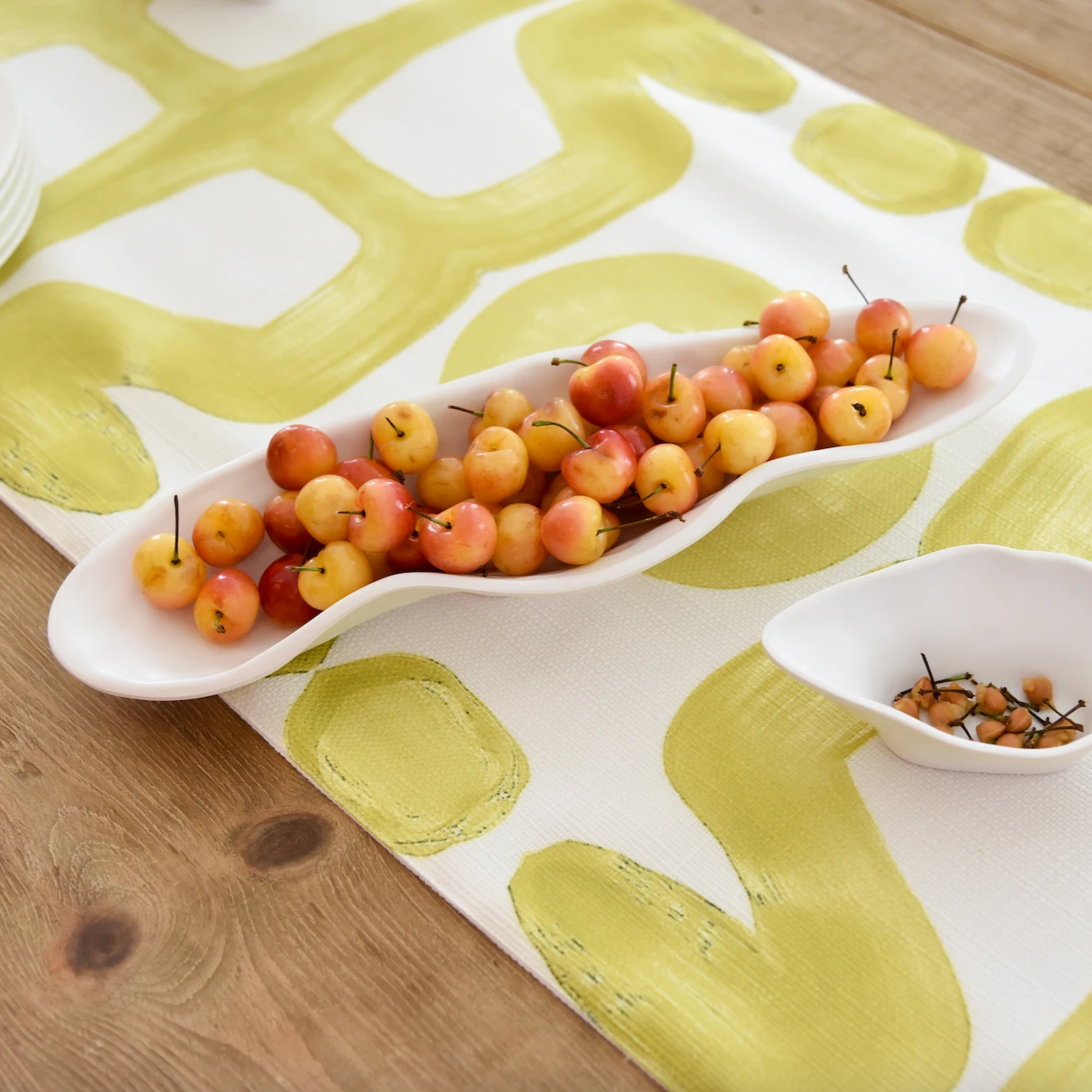 Nube Small Oval Pedestal Cracker Tray 5 Nube Small Oval Pedestal Cracker Tray - Image 5