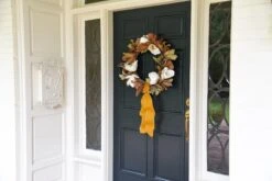 Classic 30" Magnolia Wreath -THE HOLIDAY SHOP image 14660da9 f83e 4fac be65 a0c75a153322