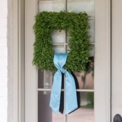 Square Boxwood Wreath -THE HOLIDAY SHOP new 08