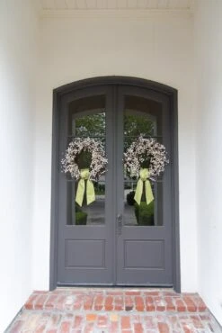 White Berry Wreath -THE HOLIDAY SHOP new 21